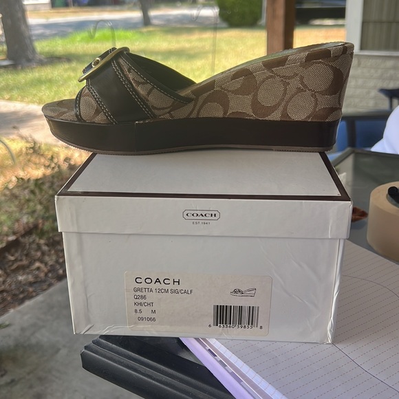 COACH Shoes Q286 Gretta Slip on wedge Gold buckle size 8.5 - Picture 4 of 6